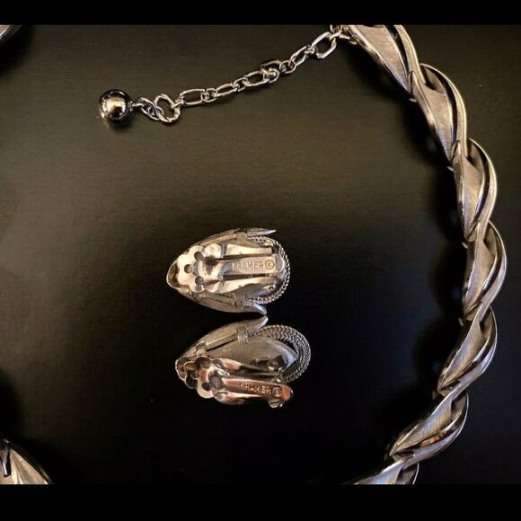 LOT VINTAGE TRIFARI NECKLACE KRAMER EARRINGS PIN BROOCH JEWELRY SET - Picture 5 of 7